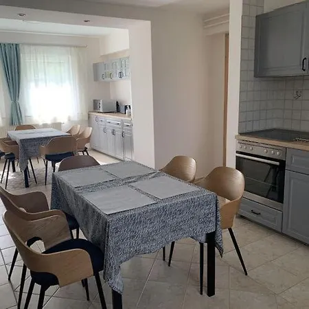 Rondine Vendeghaz Tilaj Guest house
