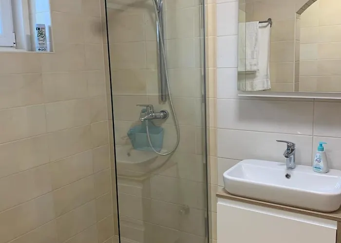 Rondine Vendeghaz Tilaj 招待所 Tilajujhegy